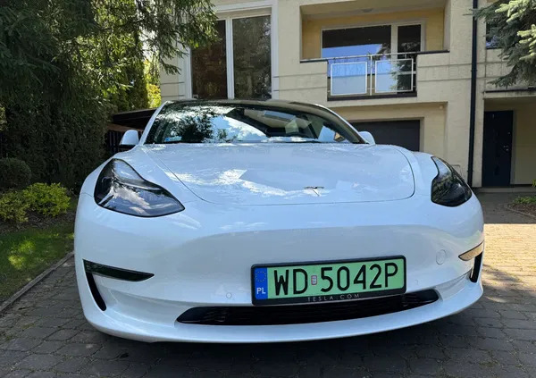 tesla model 3 zielonka Tesla Model 3 cena 180000 przebieg: 29500, rok produkcji 2022 z Zielonka